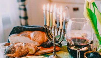 草莓视频说明书升级版：手机党与电脑党分别适合怎样的玩法，草莓视频合理安排时间注意自我保护